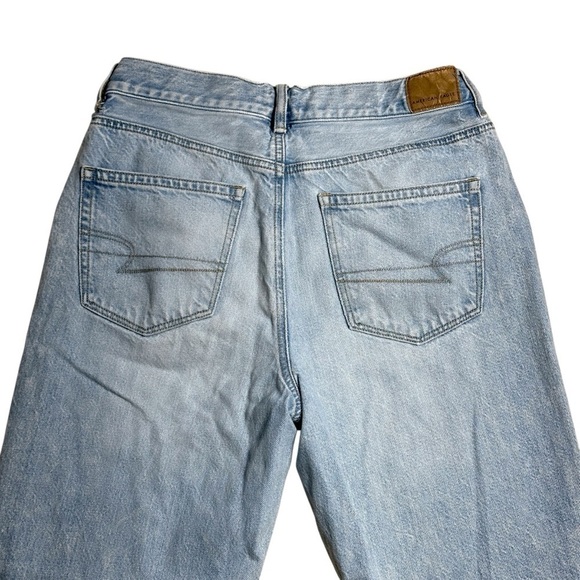 American Eagle Light Wash Distressed Mom Jeans Women’s US 6 - Picture 6 of 8